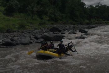 PALAWA Unpad lakukan pemetaan dan pengarungan Sungai Cikandang, Jabar