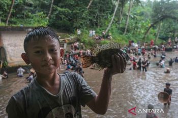 Tradisi tangkap ikan di Banten jadi ajang silaturahim jelang Ramadhan