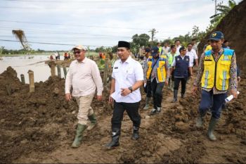 Wagub Jateng pastikan percepatan penutupan tanggul Sungai Tuntang yang jebol