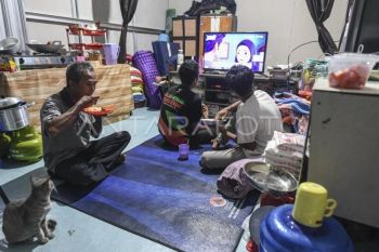 Sahur pertama penyintas bencana di huntara Palembayan