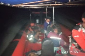 SAR evakuasi sembilan penumpang kapal mati mesin di Kepulauan Aru