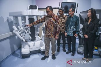 Eka Hospital MT Haryono Hadirkan Summit Robotic & Endourology Institute