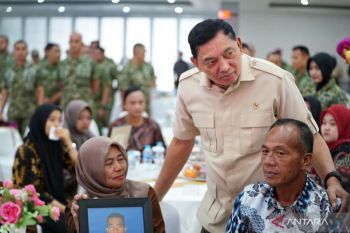 Menhan beri semangat pada keluarga prajurit yang gugur karena longsor