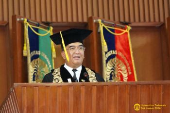Rektor UI Prof. Hermansyah raih penghargaan dari PWI Kota Depok