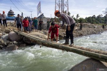 Polri segera rampungkan dua jembatan bailey di lokasi bencana Agam