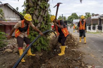 Hutama Karya lanjutkan pemasangan instalasi air bersih huntara Agam