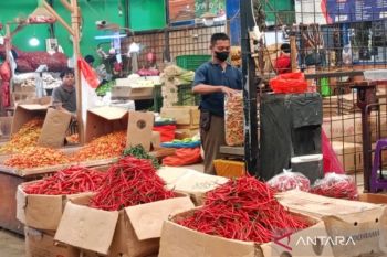 Harga cabai dan bawang merah di Pasar Induk Kramat Jati merangkak naik