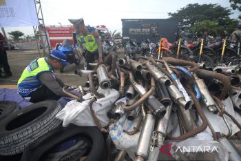 Polres Klaten musnahkan 2.775 botol miras dan ratusan knalpot brong