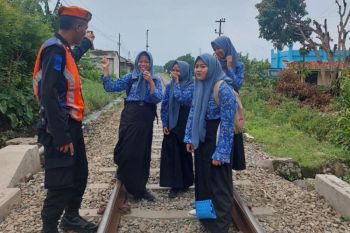 KAI Purwokerto ingatkan masyarakat bahaya ngabuburit di jalur rel