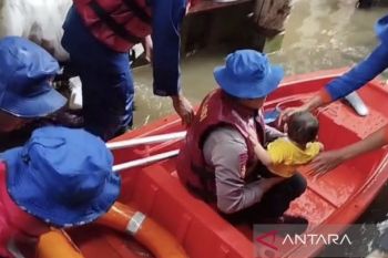 Polda Metro Jaya bergerak cepat tangani banjir di Kebon Pala Jaktim