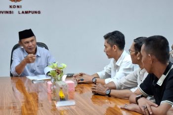Ketum KONI Lampung serahkan SK kepengurusan Lampung Tengah