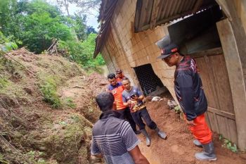 BPBD Pacitan sebut hujan deras picu longsor dan banjir lumpur di Sudimoro