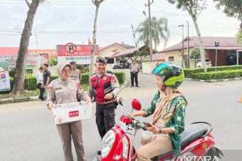 Polres Agam bagikan ratusan takjil setiap hari selama Ramadhan