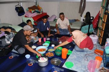 Dua sisi Ramadhan di bawah atap hunian sementara