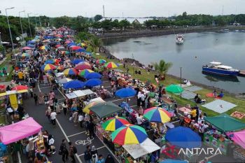 Pasar takjil Ramadhan di Pantai Boom Banyuwangi