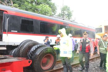Kecelakaan kereta akibat badan kontainer tertinggal di atas rel