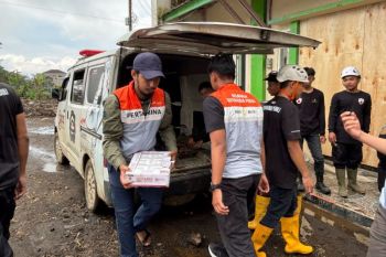 Relpi Cilacap salurkan bantuan korban banjir Karangreja
