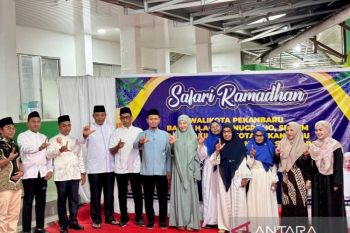 Safari Ramadan di Pekanbaru, Wali Kota dan BRK Syariah Serahkan Bantuan di Masjid Baitul Amanah