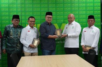 Dukung literasi Alquran, Yayasan Muslim Sinar Mas wakafkan 2.000 mushaf ke ICMI