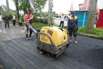 Tim Maung dan DPUPR perbaiki jalan berlubang di Sawangan Baru Depok