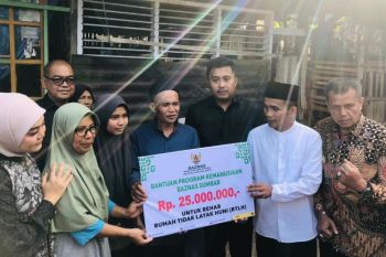 Wagub Vasko Salurkan Bantuan Bedah Rumah di Kelurahan Taratak Padang Kampuang Kota Payakumbuh