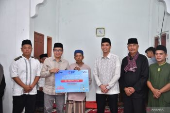 Bank Nagari bantu Rp5 juta untuk Mushalla Al-Mukhlisin Sawahlunto