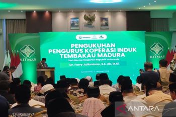 Menkop kukuhkan koperasi induk tembakau pertama di Indonesia