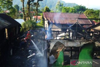 Empat rumah warga terbakar di Padang Panjang, 24 jiwa terdampak