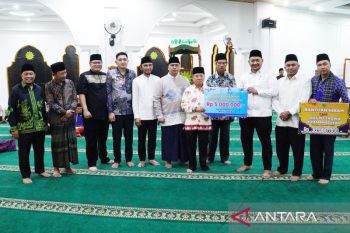 TSR Pemkot Padang Panjang serahkan bantuan untuk Masjid Taqwa Muhammadiyah
