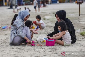 Puluhan ribu orang kunjungi Ancol di saat libur Lebaran