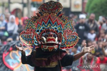 Ngabuburit sambil dihibur kesenian tradisional Jaran Kepang