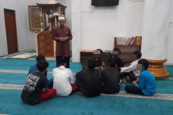 Warga dan polisi gagalkan tawuran remaja di Depok