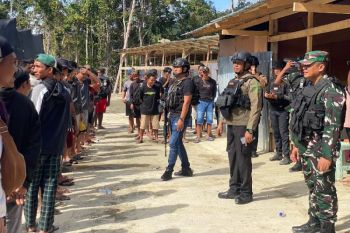 TNI-Polri evakuasi198 orang dari lokasi tambang Kali Musairo