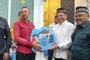 Mendagri serahkan Al Quran bantuan Presiden untuk Masjid Raya Baiturrahman