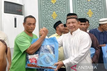 Mendagri serahkan 500 paket Al Quran bantuan Presiden untuk warga Banda Aceh