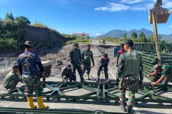 TNI bangun jembatan di Bener Meriah percepat pemulihan wilayah bencana