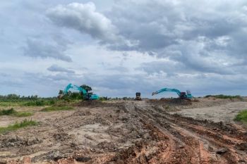 Tambang ilegal di Banyuasin digerebek, polisi amankan ekskavator dan operator