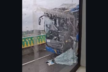 Sebanyak 23 orang luka akibat kecelakaan bus Transjakarta Koridor 13