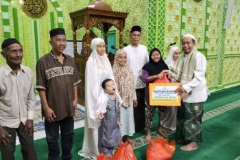Baznas Singkawang Safari Ramadhan dan salurkan sembako ke Mustahiq