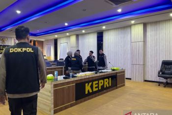 Pastikan bebas narkoba, Kapolda Kepri dan 32 pejabat utama jalani tes urine