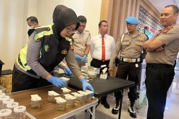 Pastikan bebas narkoba, ribuan personel Polda Riau tes urine mendadak