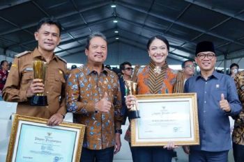 Bupati Annisa terima Penghargaan Upakarya Wanua Nugraha, Nagari SUngo Duo juara Pertama Tata Kelola Pemerintahan Desa Nasional