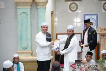 Pemprov salurkan bantuan untuk masjid dan keraton di Sintang