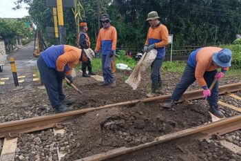 Daop 7 tertibkan jalur pelintasan di Sanankulon-Blitar