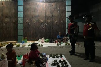 Polres Waropen tingkatkan patroli malam cegah gangguan keamanan