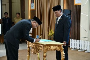 Kusairi dilantik jabat Kepala Disdukcapil HSS