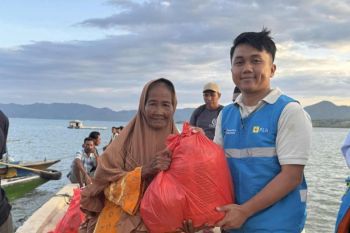 YBM PLN UIW NTB salurkan bantuan sembako untuk lansia dhuafa di Bajo Pulau