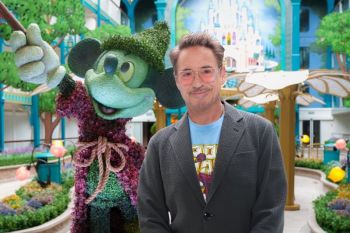 Robert Downey Jr. jadi pelindung seremoni kapal Disney Adventure