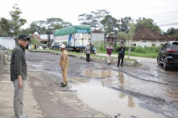 Gubernur: Perbaikan jalan di Lampung Tengah untuk kelancaran distribusi hasil tani