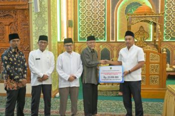 Wagub Sumbar Salurkan Bantuan untuk Mendukung Pengembangan Fasilitas Masjid Tangah Jua Bukittinggi